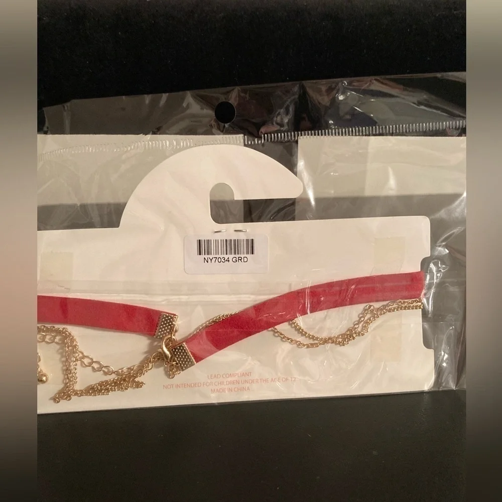 Charisma choker set. Red band and golden chain.